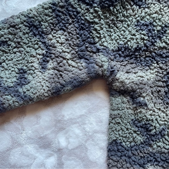 American Eagle Camo Sherpa Quarter Zip Sweatshirt Size Medium - Picture 3 of 12